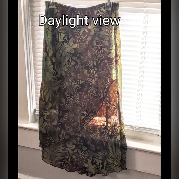 Skirt w/ Jungle Plants Design - Picture 5 of 14